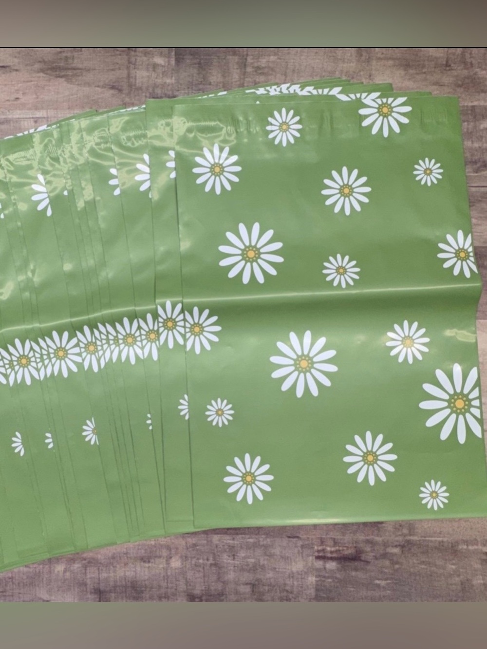 20 Sage Green Daisy Pattern Poly Mailer Bags 10x13 Shipping Office Bags - Picture 2 of 2